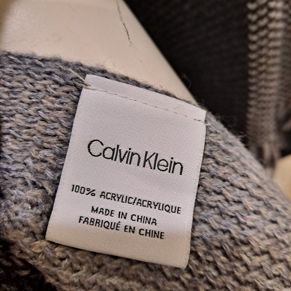 Calvin Klein Two Tone Black and Gray Ultra Soft Acrylic Knit Scarf With Fringe - Picture 4 of 6